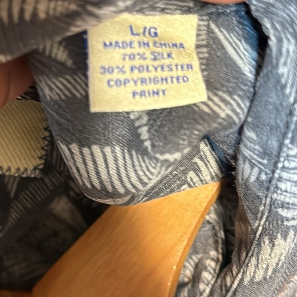 TOMMY BAHAMA Shirt Men large 70% Silk Gray Silver Diamond Abstract Button down - Picture 9 of 10